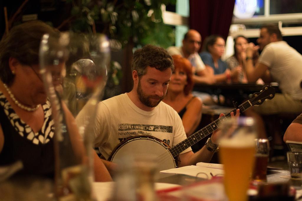 Hajo'S Germania Lodge & Irish Pub Rüdesheim am Rhein Εξωτερικό φωτογραφία